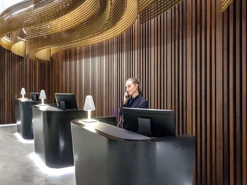 常規(guī)的U形鋁方通格柵安裝方法